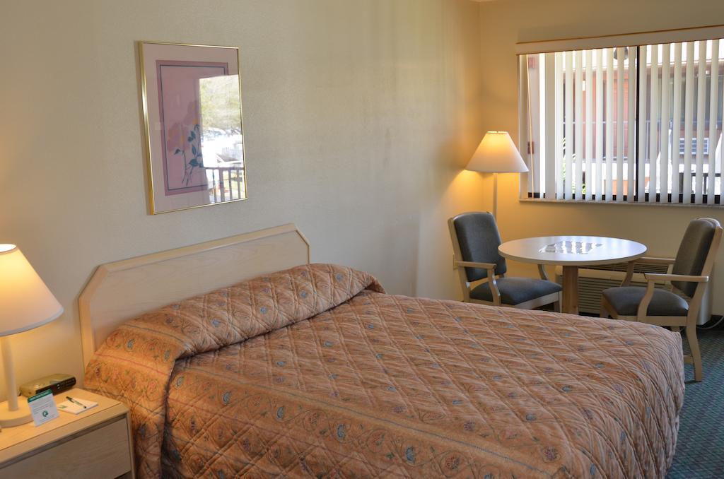 Cypress Cove Nudist Resort Poinciana Kamer foto
