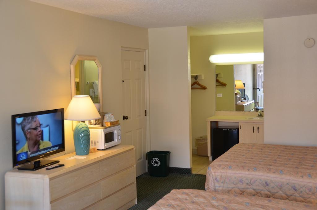 Cypress Cove Nudist Resort Poinciana Kamer foto