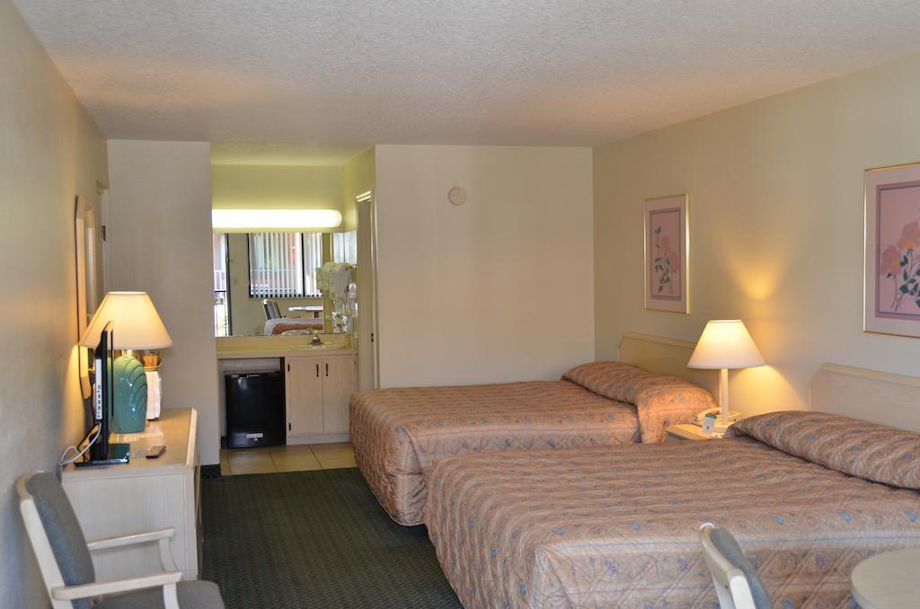 Cypress Cove Nudist Resort Poinciana Kamer foto