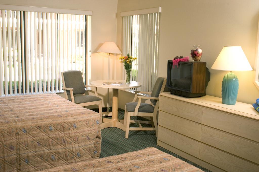 Cypress Cove Nudist Resort Poinciana Buitenkant foto